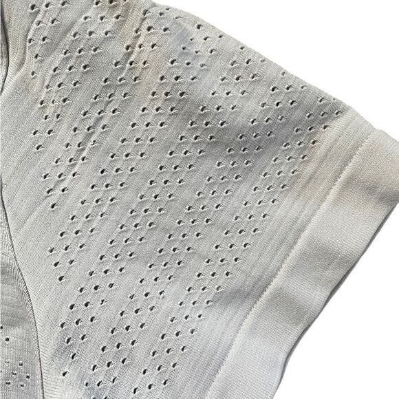 LULULEMON Breeze By Short Sleeve Shirt Light Gray Estimated Size 6 - Picture 5 of 6